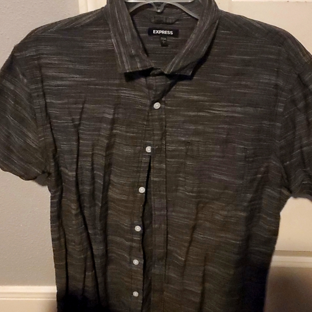 Large Express Buttoned up short sleeve